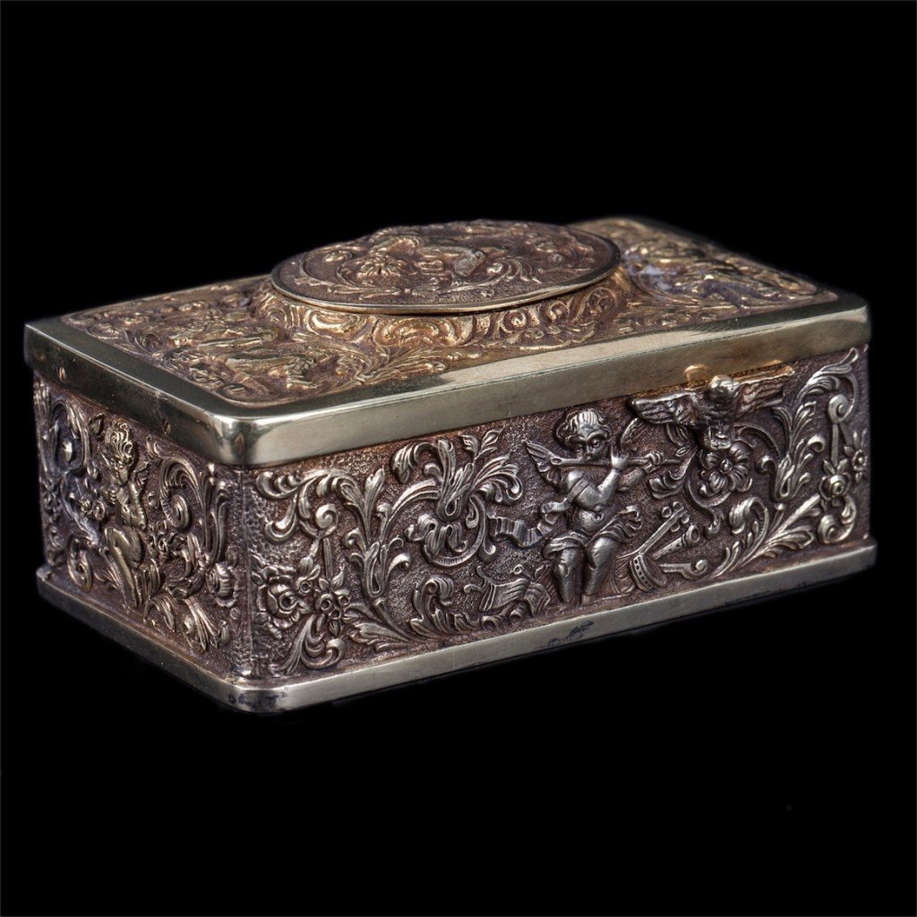 European Three-dimensional Embossed Bird Music Box