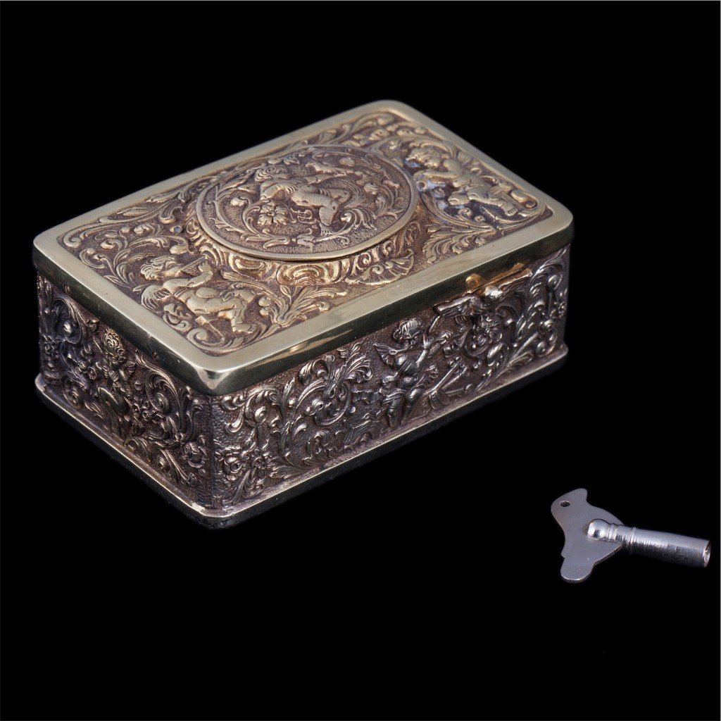 European Three-dimensional Embossed Bird Music Box