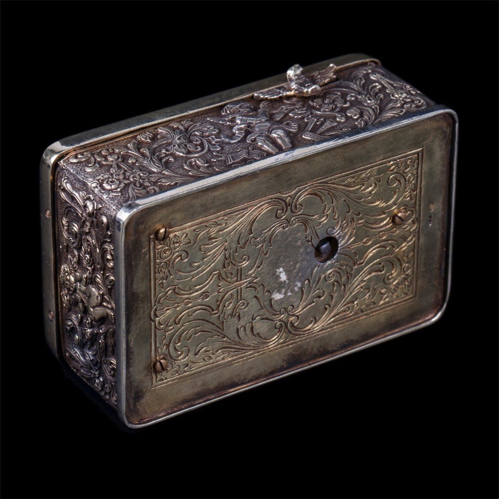 European Three-dimensional Embossed Bird Music Box