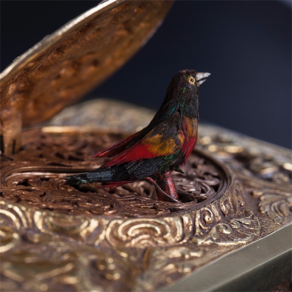 European Three-dimensional Embossed Bird Music Box